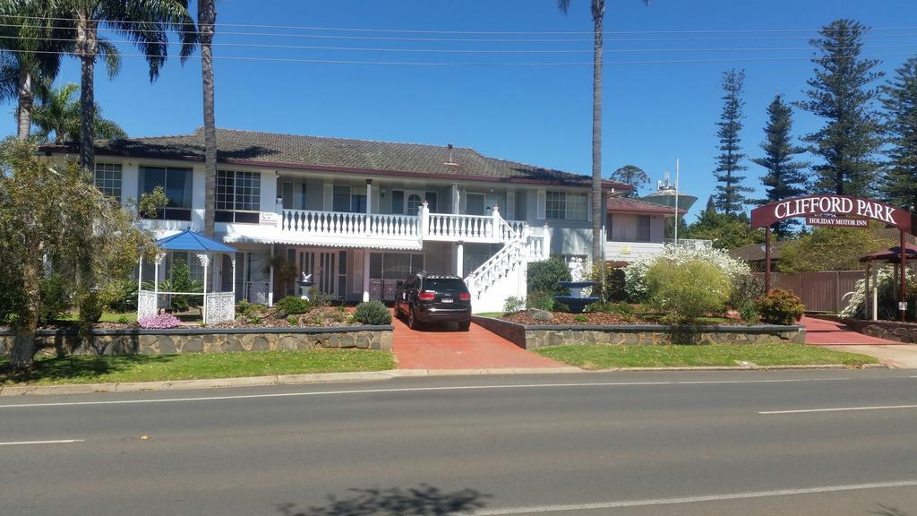 Clifford Park Motor Inn Тувумба Экстерьер фото