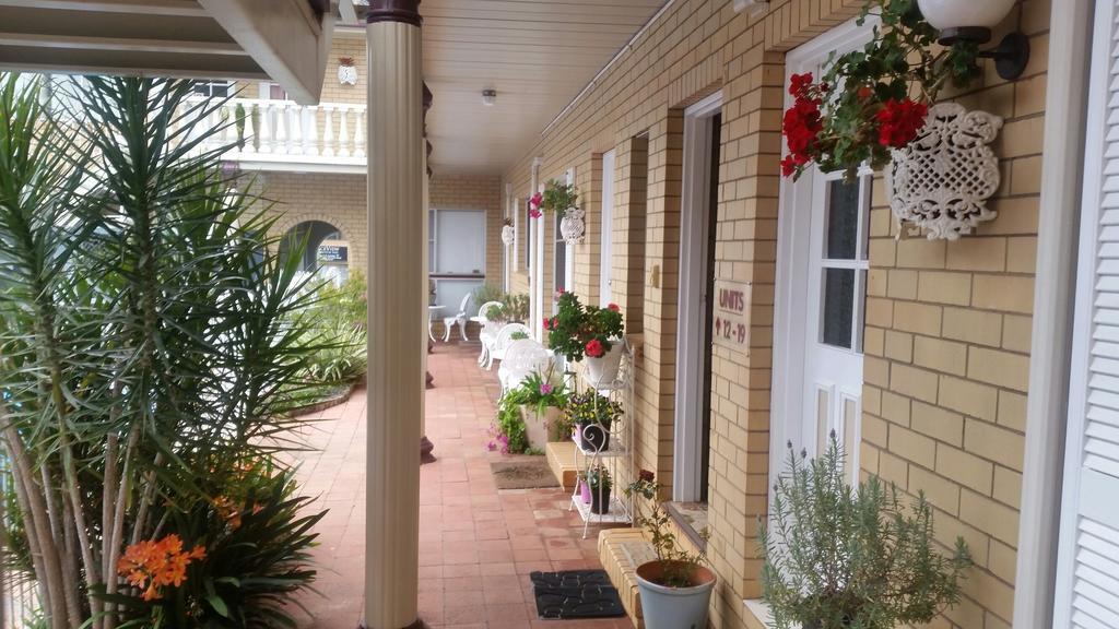 Clifford Park Motor Inn Тувумба Экстерьер фото