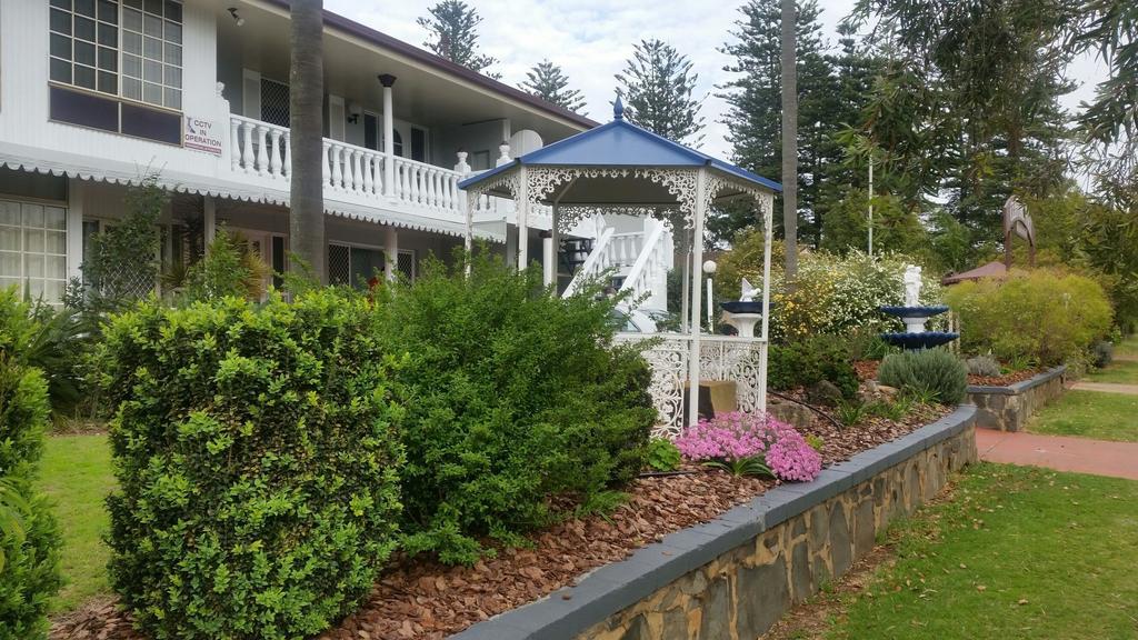 Clifford Park Motor Inn Тувумба Экстерьер фото