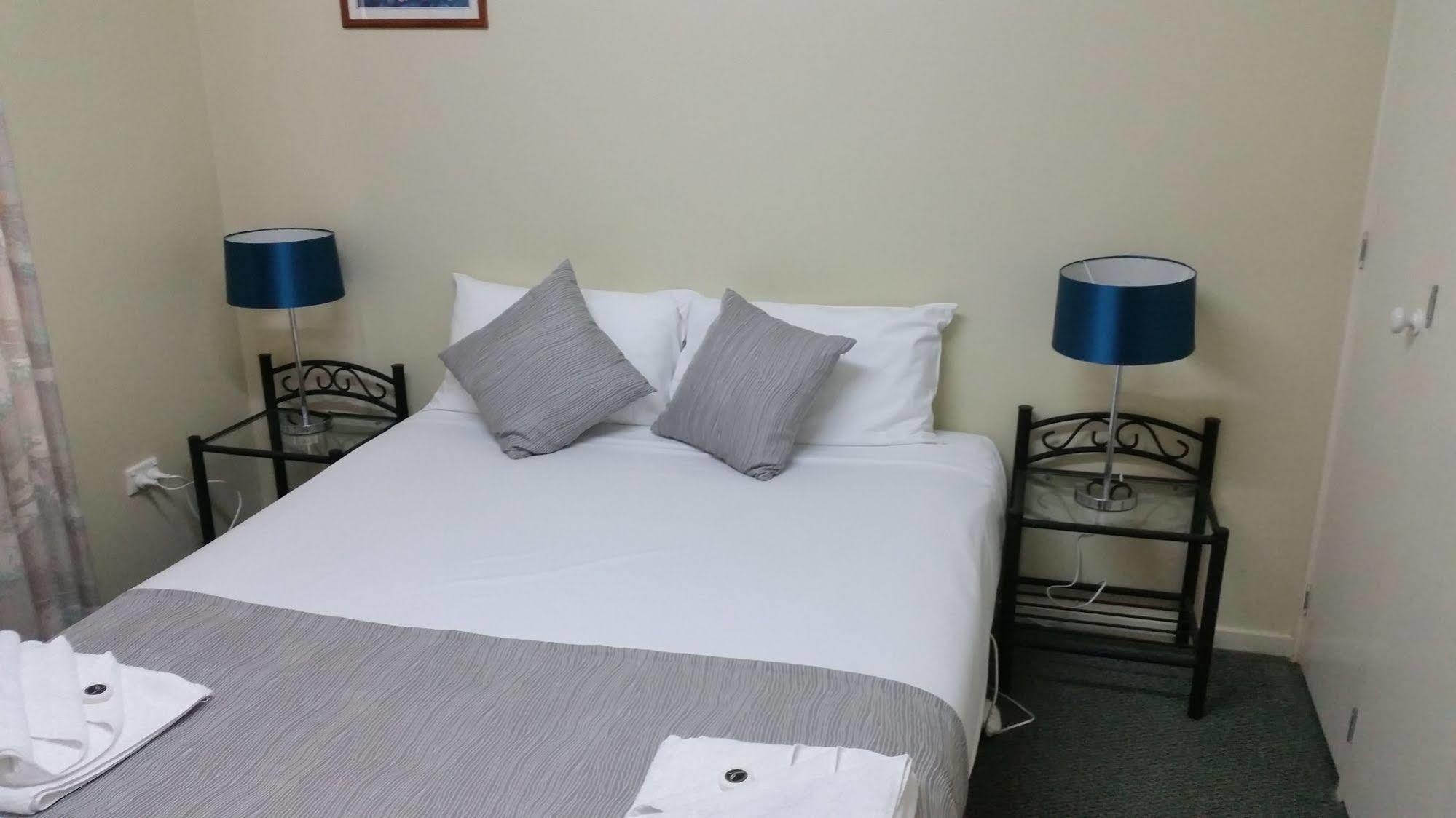 Clifford Park Motor Inn Тувумба Экстерьер фото