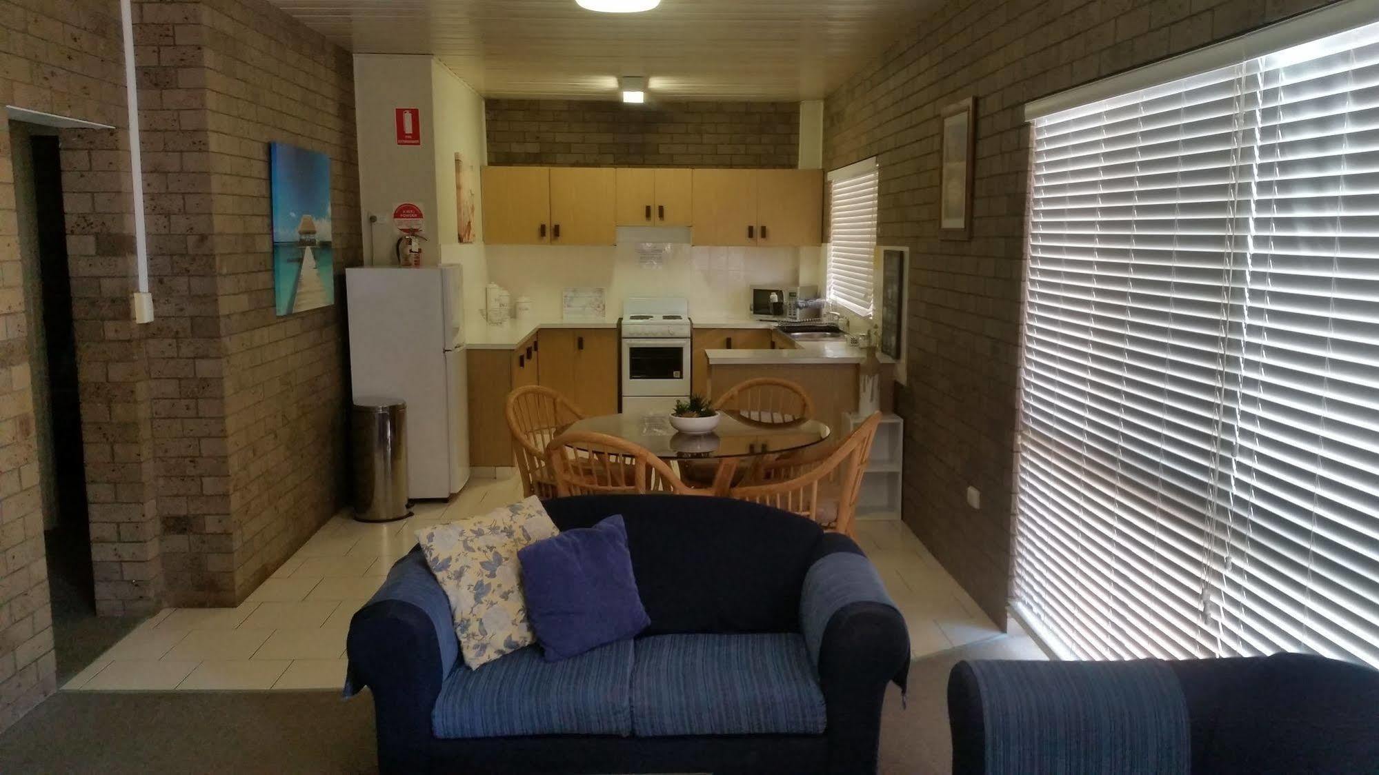 Clifford Park Motor Inn Тувумба Экстерьер фото