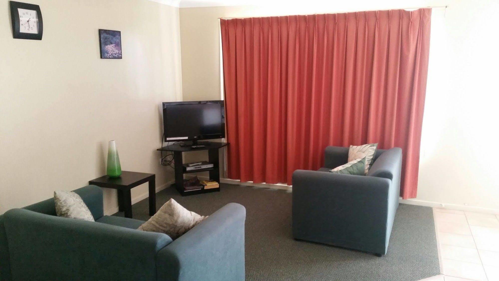 Clifford Park Motor Inn Тувумба Экстерьер фото