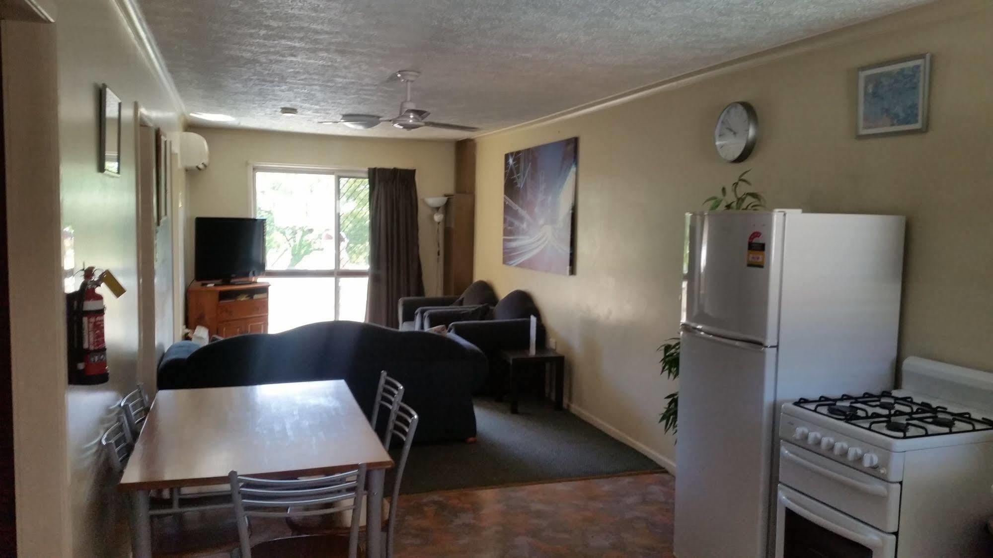 Clifford Park Motor Inn Тувумба Экстерьер фото